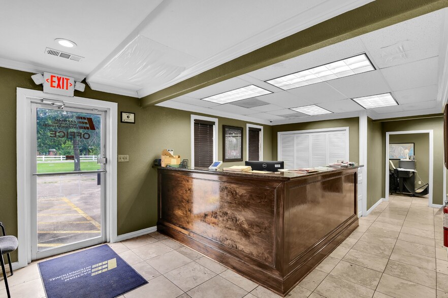 More Photos Of 2413 Roy Rd, Pearland Manufacturing For Sale