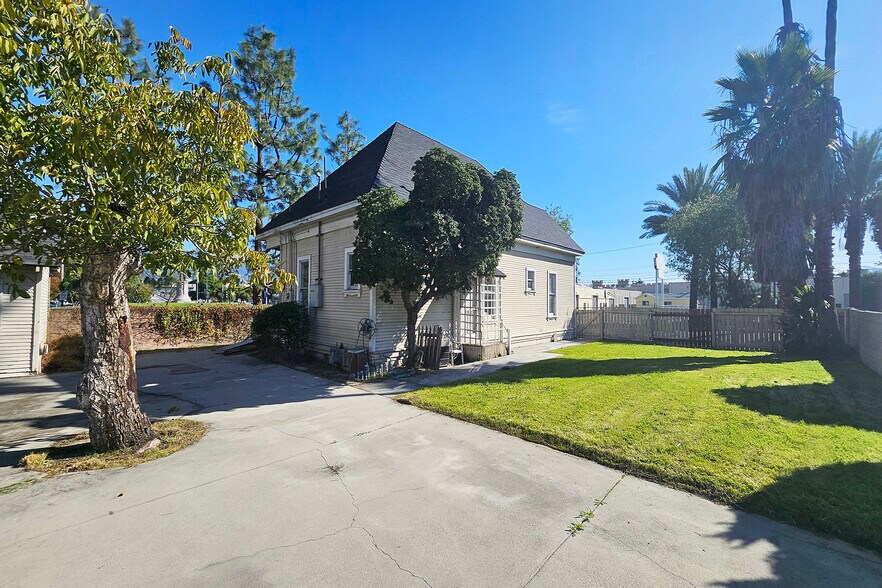 More Photos Of 1101 W Burbank Blvd, Burbank Office Residential For Lease