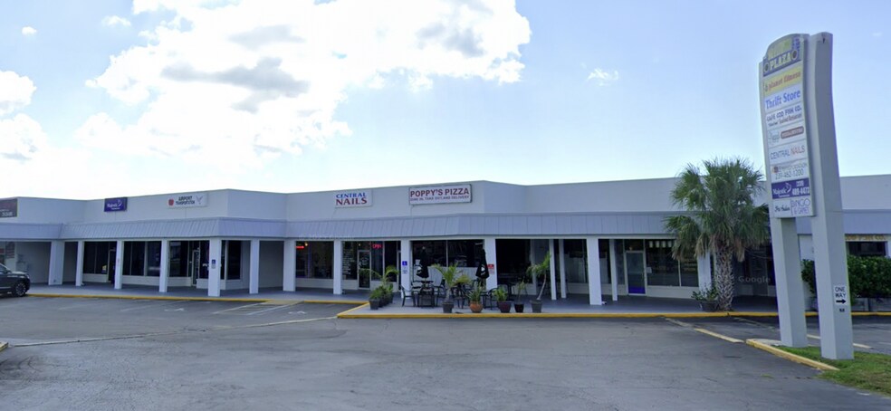 More Photos Of 15501 Old McGregor Blvd, Fort Myers General Retail For Lease