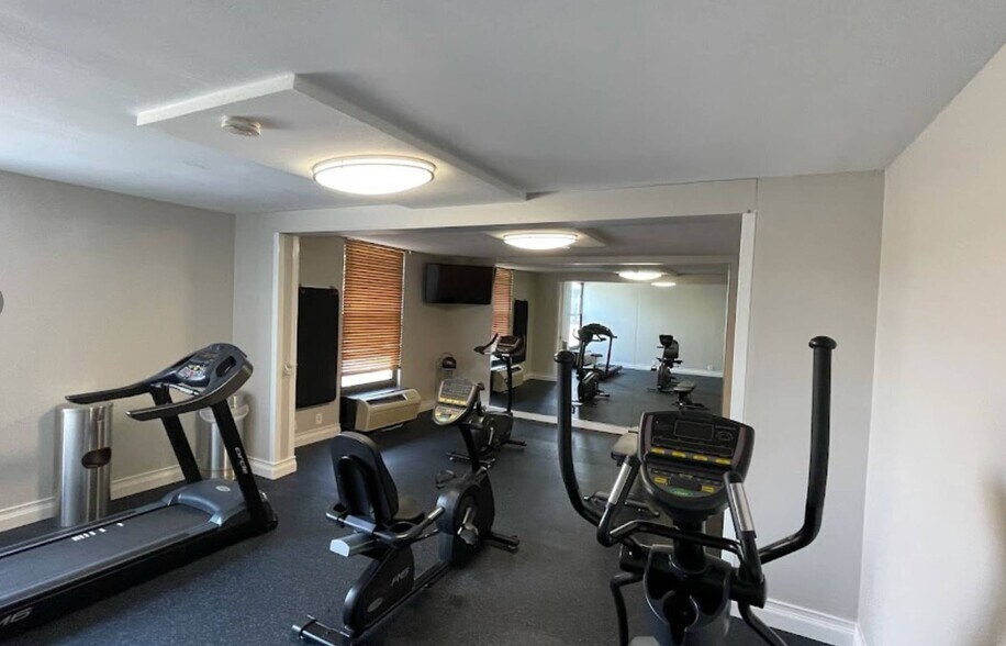 More Photos Of 2311 N Shadeland Ave, Indianapolis Hotel For Sale