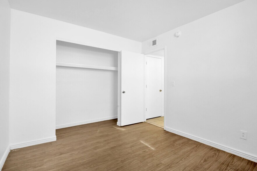More Photos Of 2424 E Grandview Rd, Phoenix Apartments For Sale