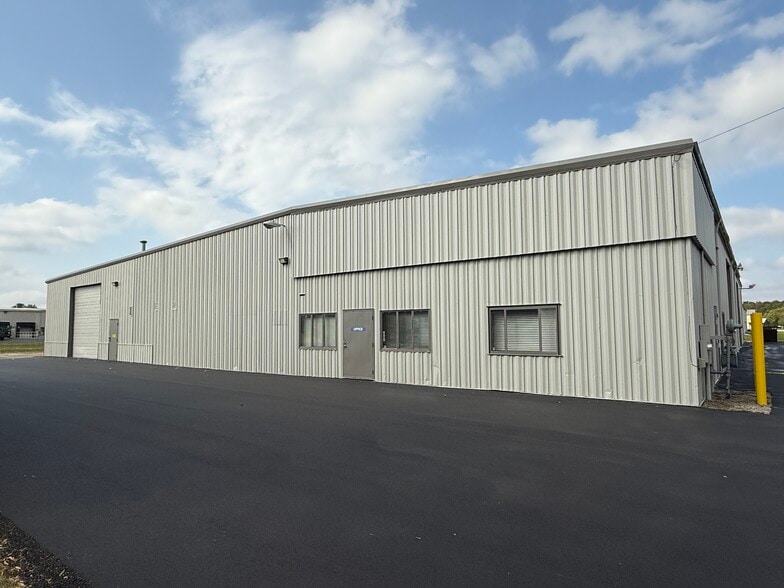 More Photos Of 2927 N Roemer Rd, Appleton Manufacturing For Lease