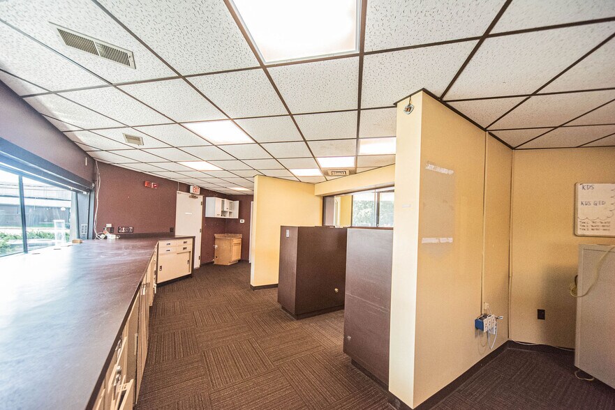 More Photos Of 325 Washington St, Paducah Bank For Lease