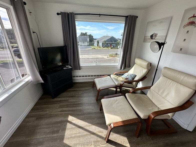 More Photos Of 640 Highway 101 N, Yachats Hotel For Sale