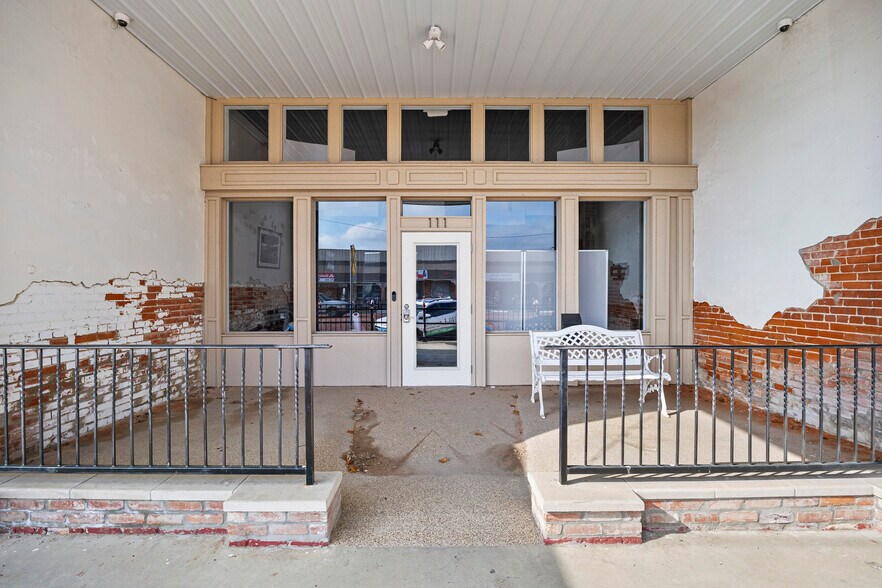 More Photos Of 111 N 4th St, Wills Point Freestanding For Sale