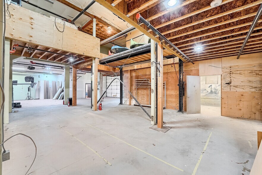 More Photos Of 611 2nd Ave, Longmont Showroom For Sale