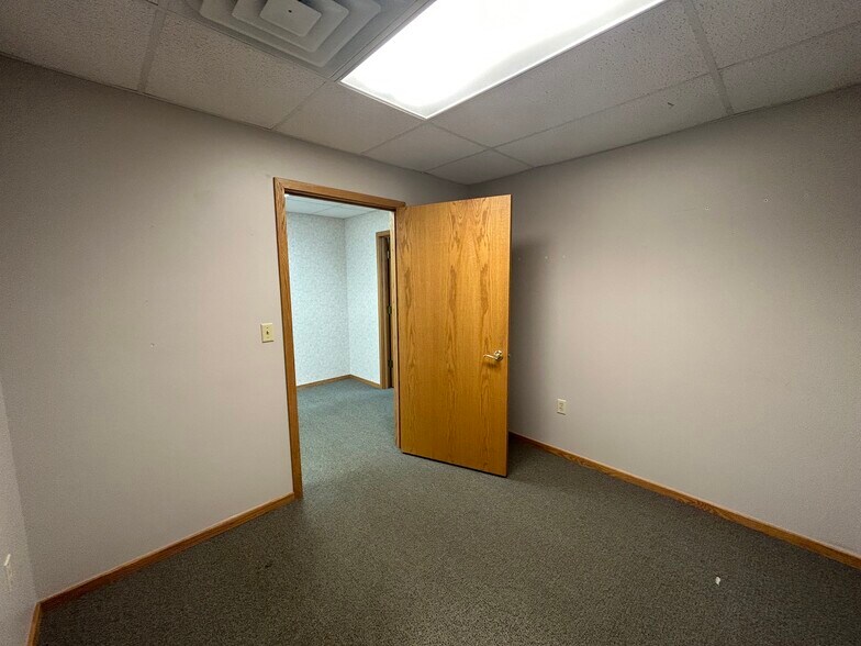 More Photos Of 1820 Post Rd, Plover Storefront Retail Office For Lease