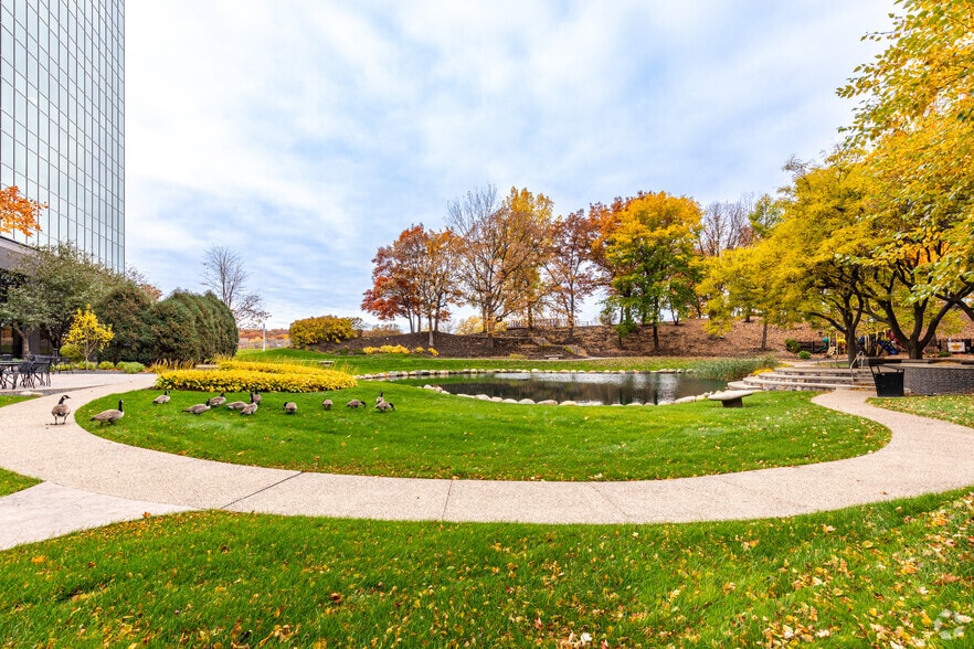 More Photos Of 8400 Normandale Lake Blvd, Bloomington Coworking Space