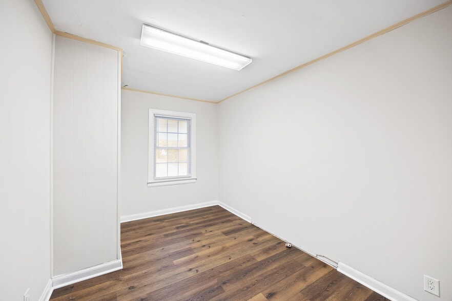 More Photos Of 4734 Dixie Hwy, Louisville Loft Creative Space For Lease