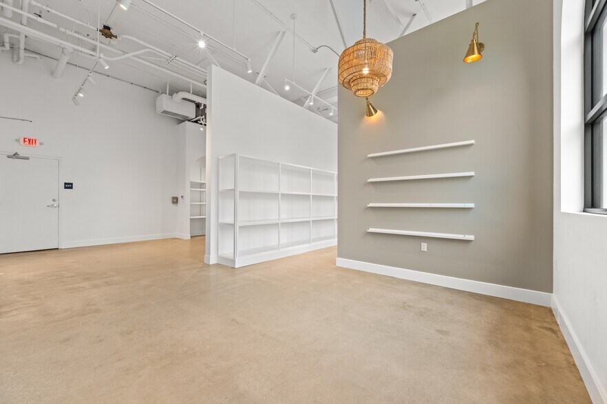 More Photos Of 2176 E Main St, Ventura General Retail For Sale