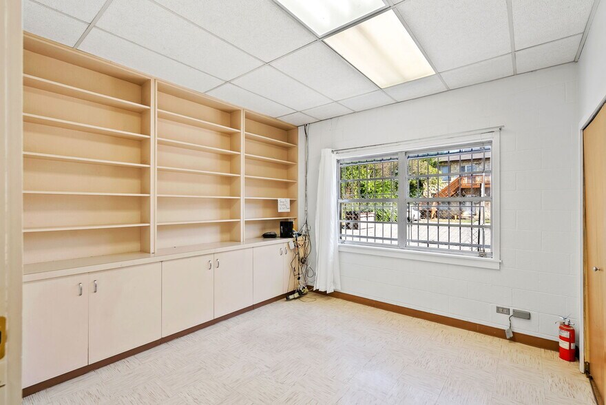 More Photos Of 1701 W Woodlawn Ave, San Antonio Religious Facility For Sale