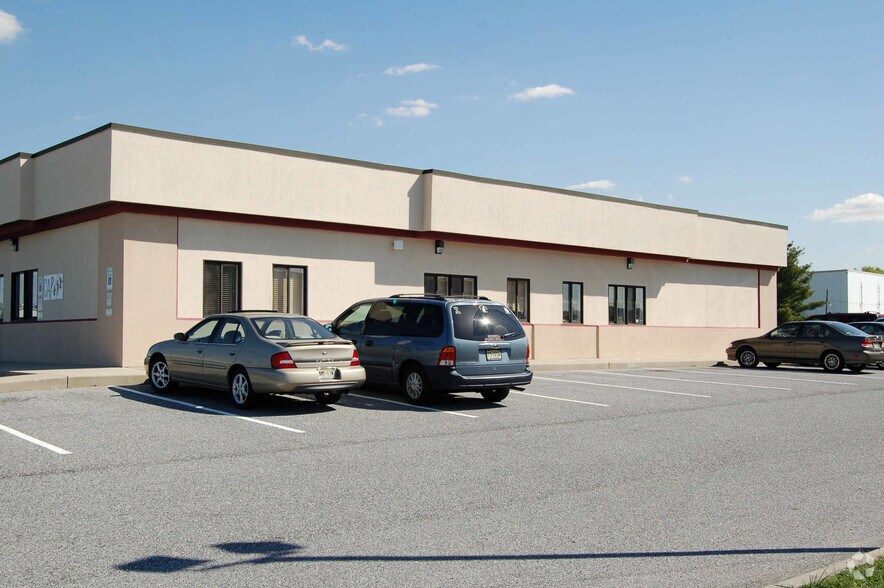 More Photos Of 900 Holly Dell Ct, Sewell Freestanding For Lease
