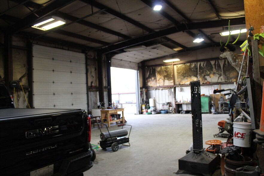 More Photos Of 1401 Black River Industrial Park Rd, Poplar Bluff Flex For Sale
