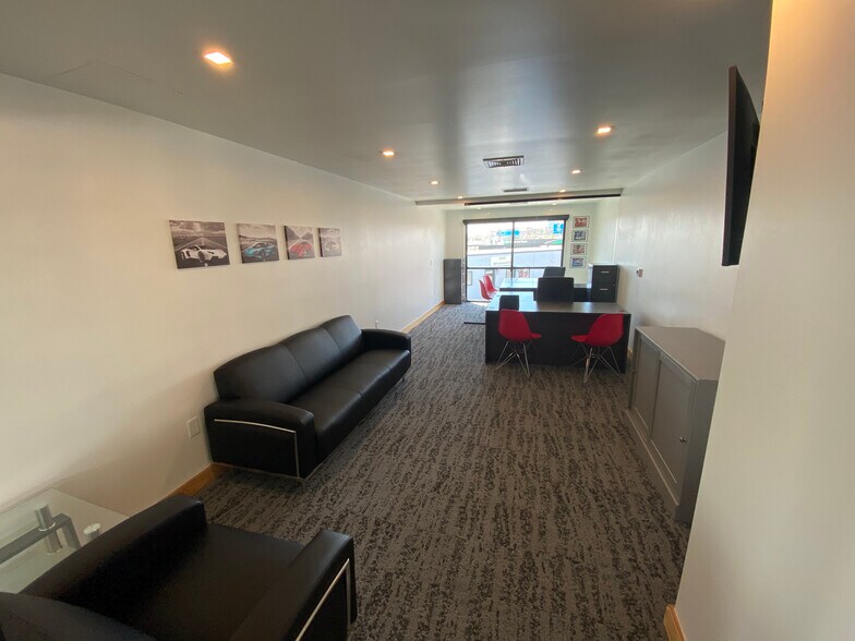 More Photos Of 5030 Paradise Rd, Las Vegas Unknown For Lease