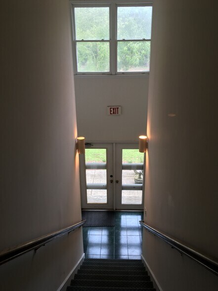 More Photos Of 2225 Ashley Crossing Dr, Charleston Office Residential For Lease