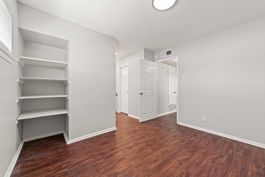 More Photos Of 2222 Vance Jackson Rd, San Antonio Apartments For Sale