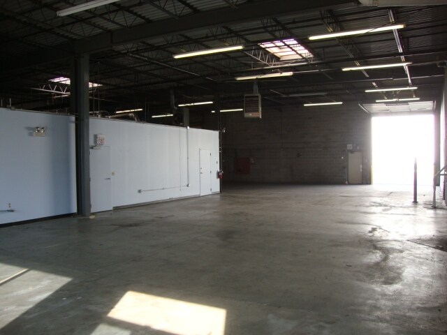 More Photos Of 1277 Naperville Dr, Romeoville Warehouse For Lease