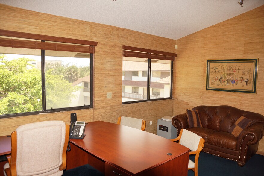 More Photos Of 400 Executive Center Dr, West Palm Beach Medical For Sale