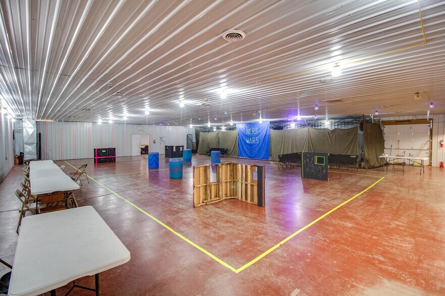 More Photos Of 22987 Cherry Ln, Jerseyville Storefront For Sale