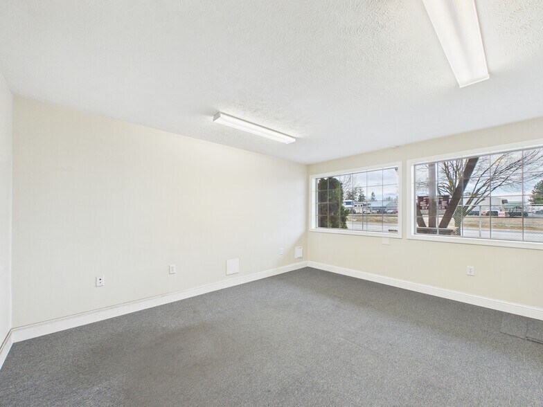 More Photos Of 1605 E Lyons Ave, Spokane Flex For Sale