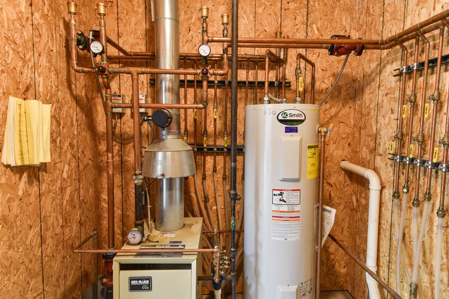 More Photos Of 1311 N Division St, Pontiac Warehouse For Lease