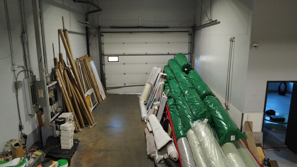 More Photos Of 3809 9th St SE, Calgary Warehouse For Lease