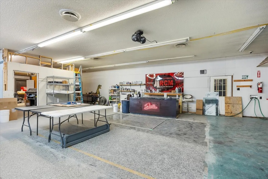 More Photos Of 1409 NE Barnard St, Glen Rose Storefront Retail Office For Sale