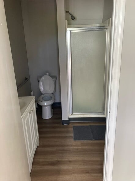 More Photos Of 5499 Jonesboro Rd, Morrow Office For Lease