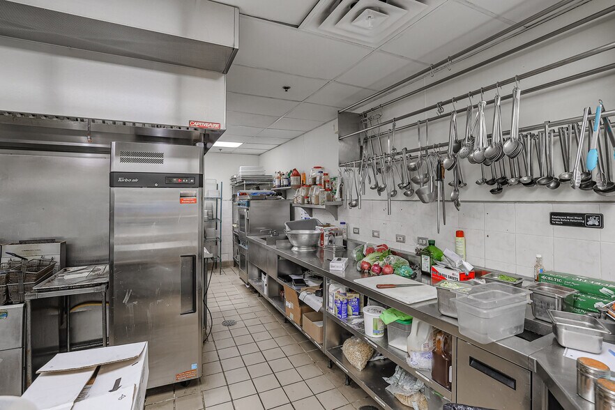 More Photos Of 27W371 North Ave, West Chicago Restaurant For Sale