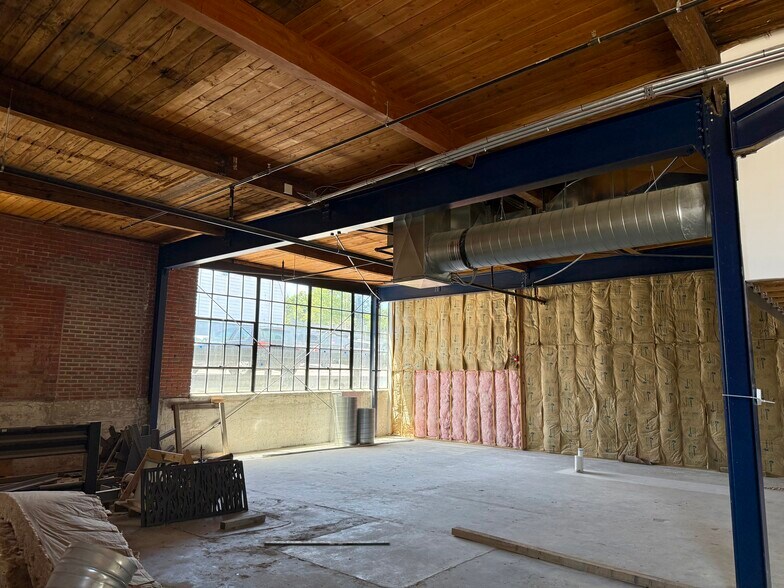 More Photos Of 515 28th St, Des Moines Storefront For Lease