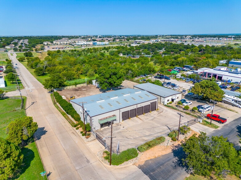 More Photos Of 3040 Ramona Dr, Fort Worth Research And Development For Lease