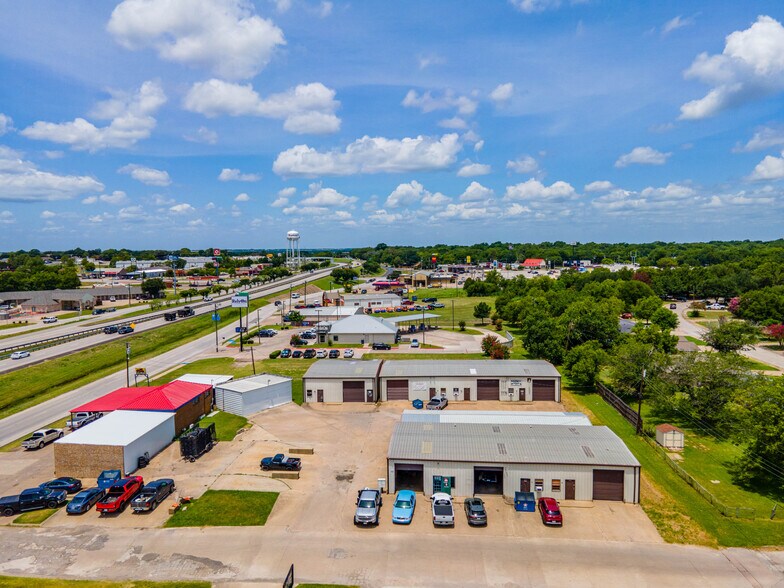 More Photos Of 2000 Front St, Kaufman Warehouse For Lease