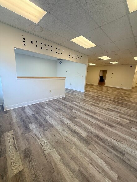 More Photos Of 97 Lafayette Rd, Hampton Falls Storefront For Lease