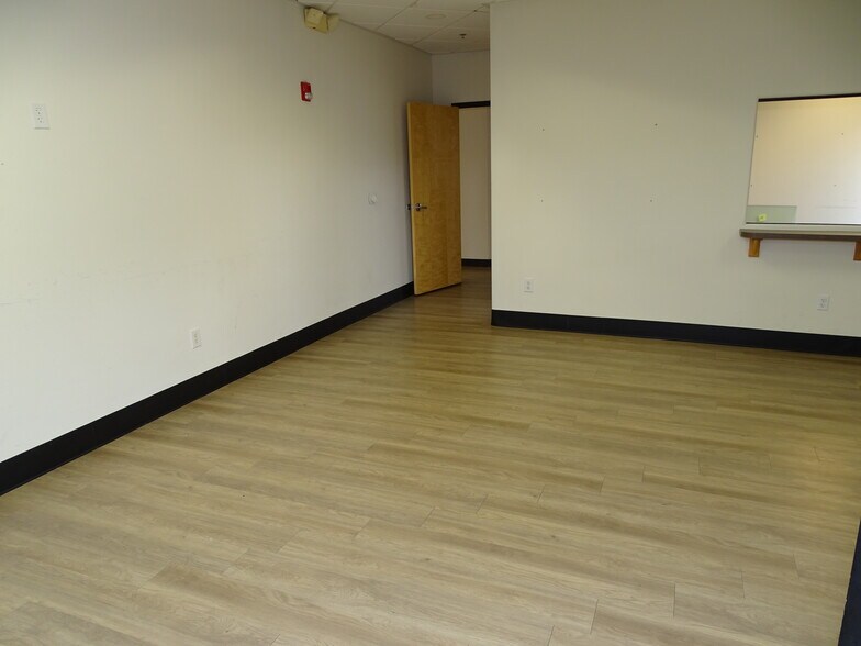 Primary Photo Of 750 Coronado Center Dr, Henderson Medical For Lease