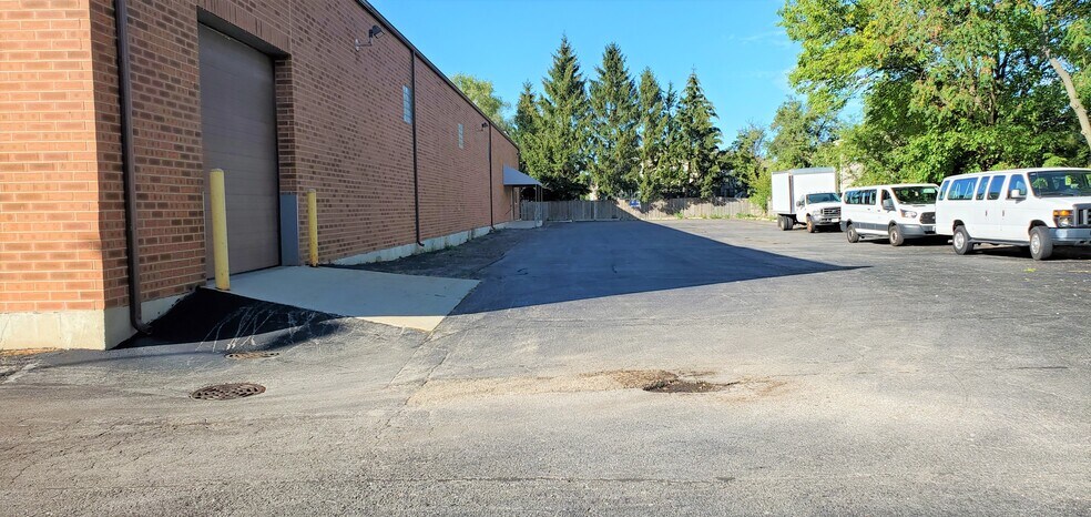 More Photos Of 8035 Austin Ave, Morton Grove Warehouse For Lease