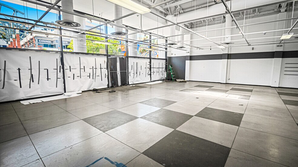 More Photos Of 236-242 Pine Ave, Long Beach Storefront Retail Office For Lease