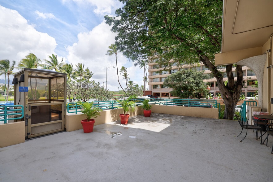 More Photos Of 444 Kanekapolei St, Honolulu Hotel For Lease