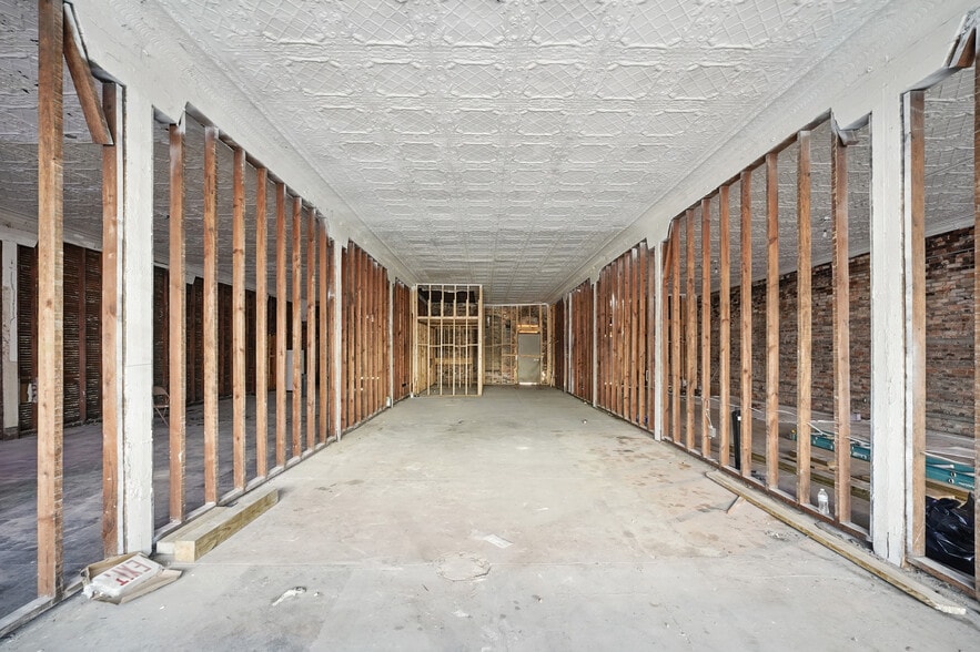 More Photos Of 1300-1310 N Main St, Jacksonville Storefront For Lease