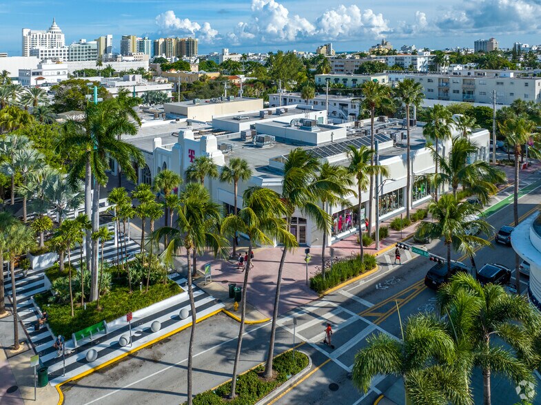 More Photos Of 734-744 Lincoln Rd, Miami Beach Storefront For Lease