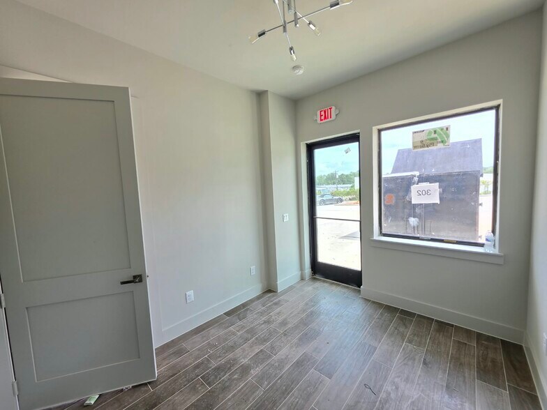 More Photos Of 14535 Lake Business Dr, Conroe Warehouse For Sale