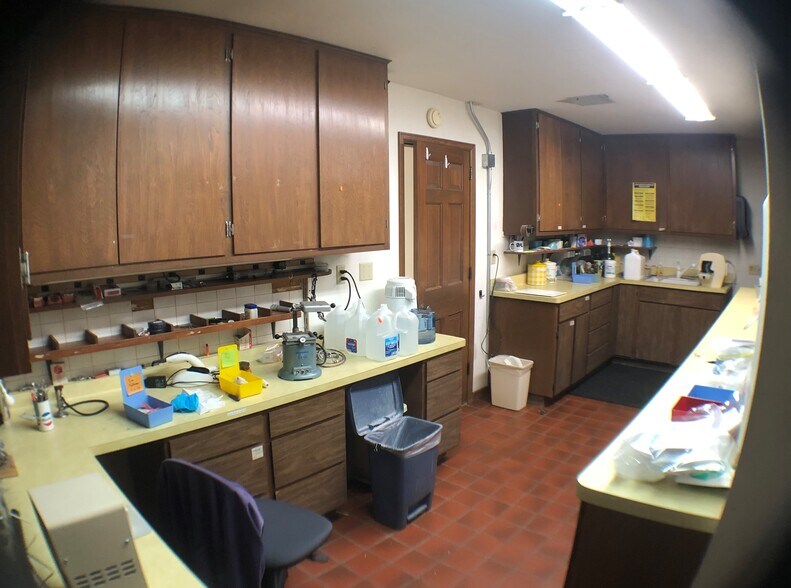 More Photos Of 1013 N Main St, Oshkosh Office For Sale