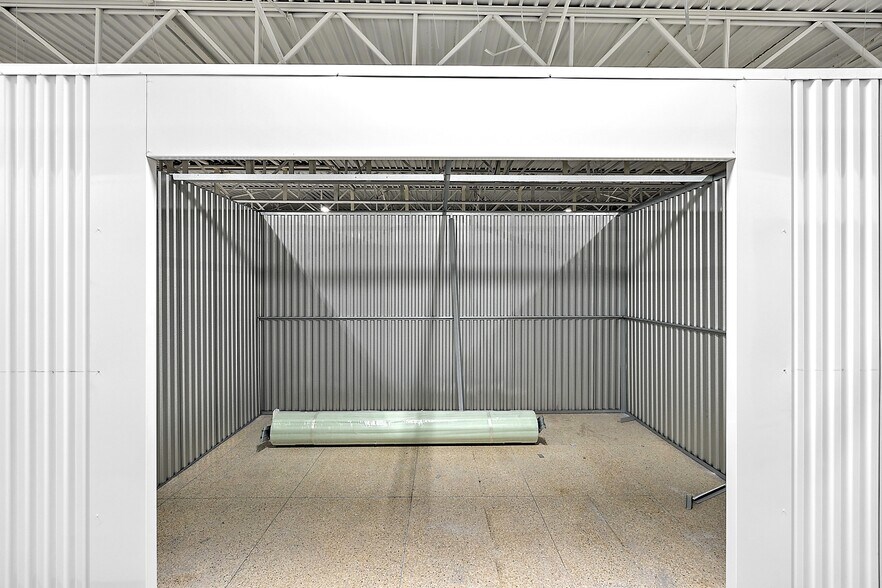 More Photos Of 3402 Richfield Rd, Flint Freestanding For Sale