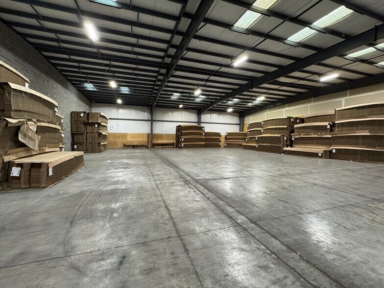 More Photos Of 16121 Business Pky, Hagerstown Warehouse For Lease