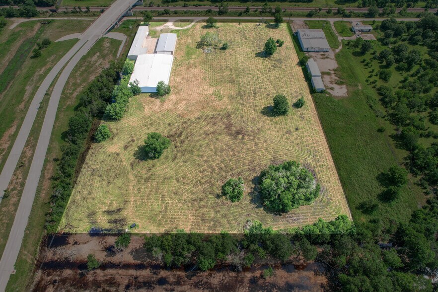 More Photos Of 7002 Bissell Rd, Manvel Manufacturing For Sale