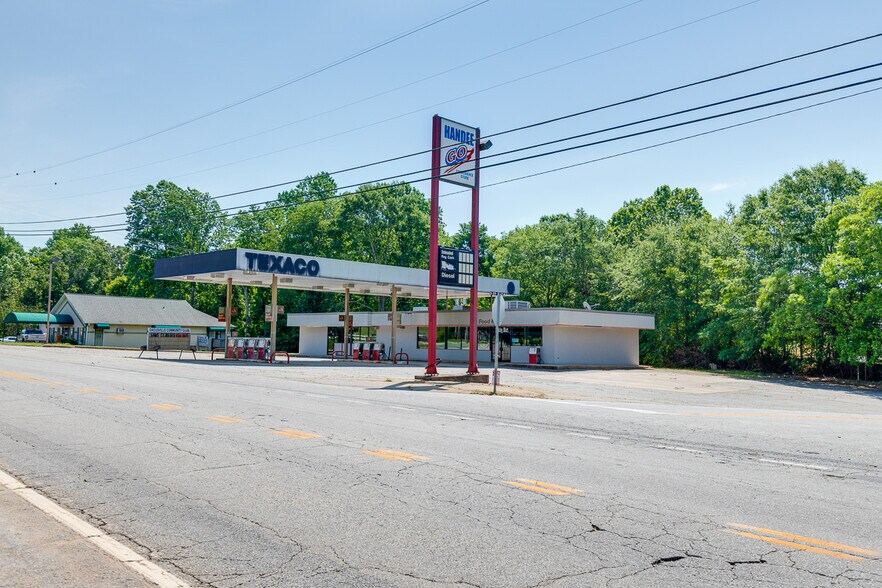Primary Photo Of 2600 Earls Bridge Rd, Easley Convenience Store For Sale