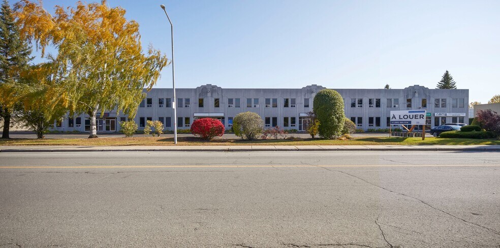 More Photos Of 2156-2168 Rue de la Province, Longueuil Light Distribution For Lease
