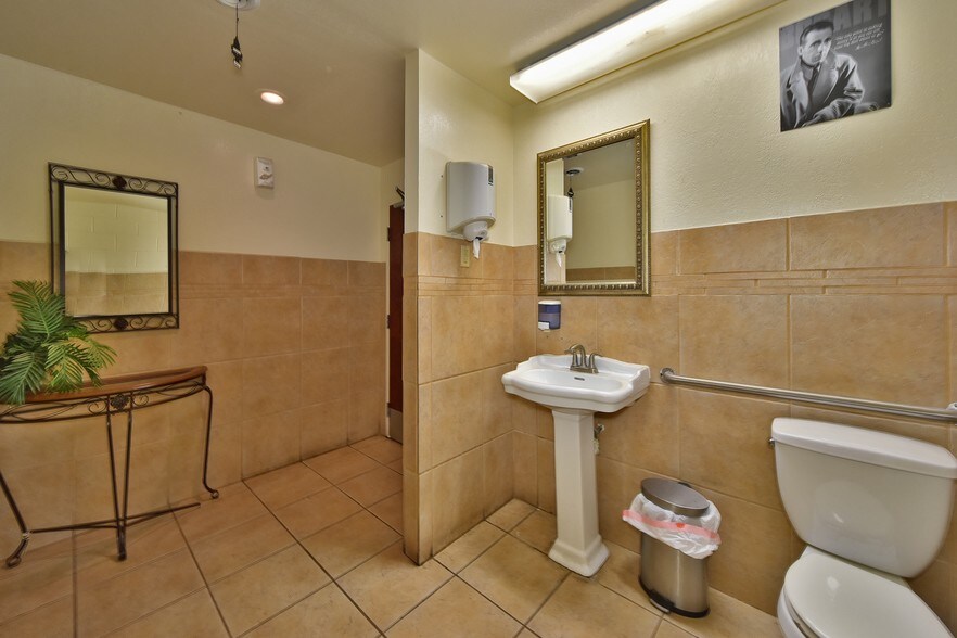 More Photos Of 3731 SE 15th St, Del City General Retail For Sale