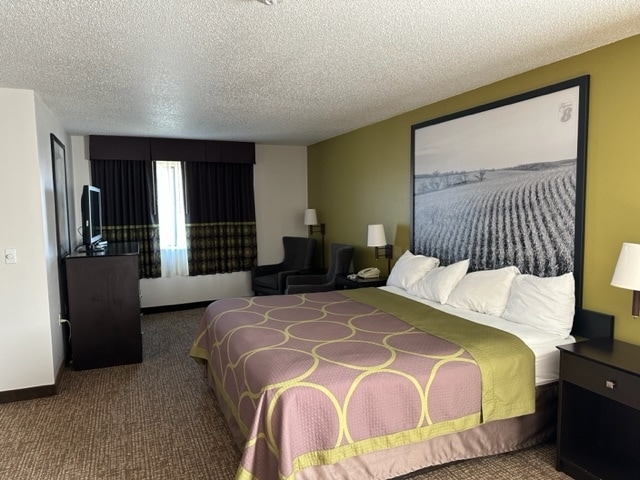 More Photos Of 210 10th St SE, Oelwein Hotel For Sale