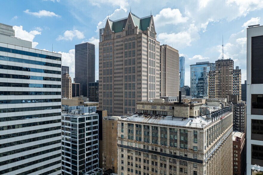 More Photos Of 190 S La Salle St, Chicago Office For Lease