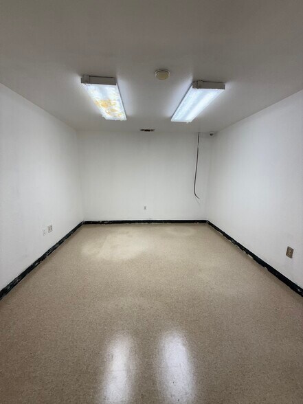 More Photos Of 2215 W Bender Blvd, Hobbs Warehouse For Lease